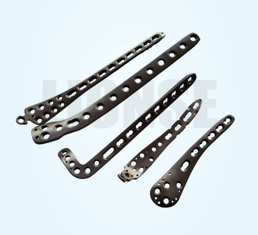 Pourquoi les composants en alliage de titane sont-ils privilégiés pour les implants médicaux ?