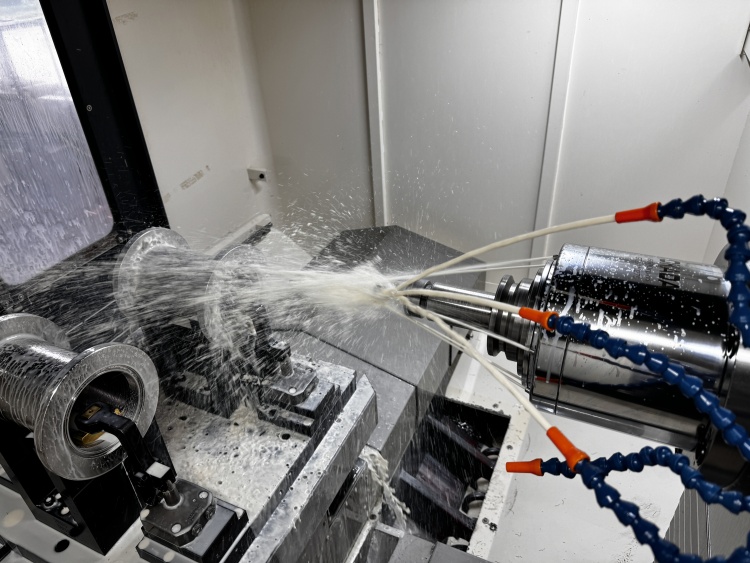 Quelles sont les capacités techniques clés requises pour la fabrication de pièces de précision ?
