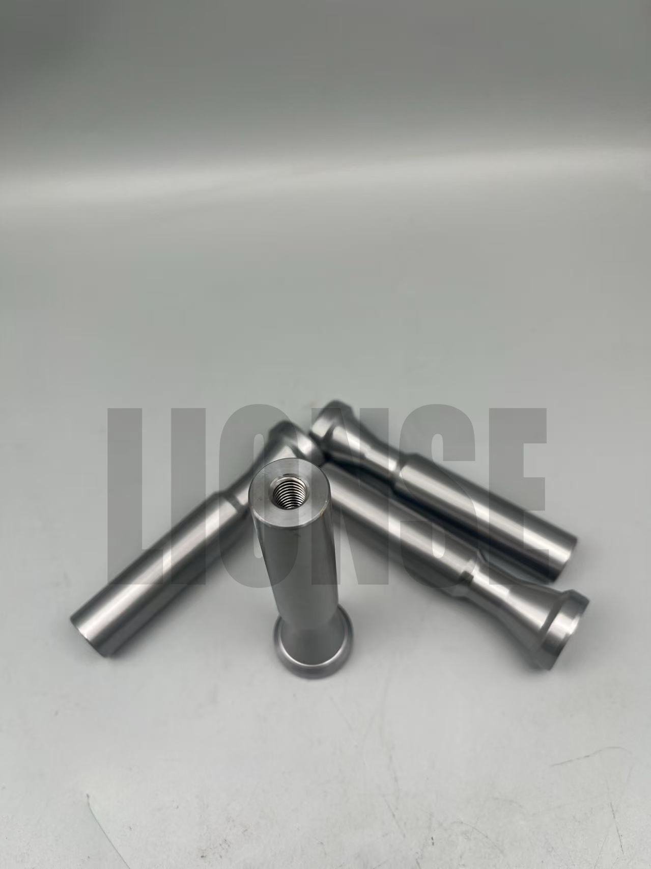 Comment sont fabriquées les entretoises filetées usinées CNC sur mesure ?