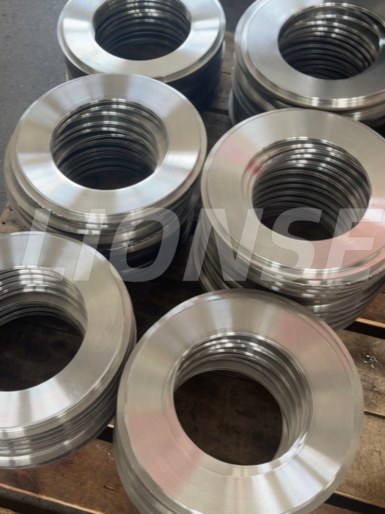Quelles sont les difficultés techniques de l'usinage CNC de joints plats massifs en acier inoxydable